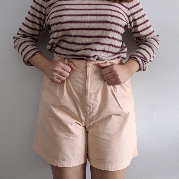 1980’s Peach High Waist Pleated Shorts - Picture 2 of 6